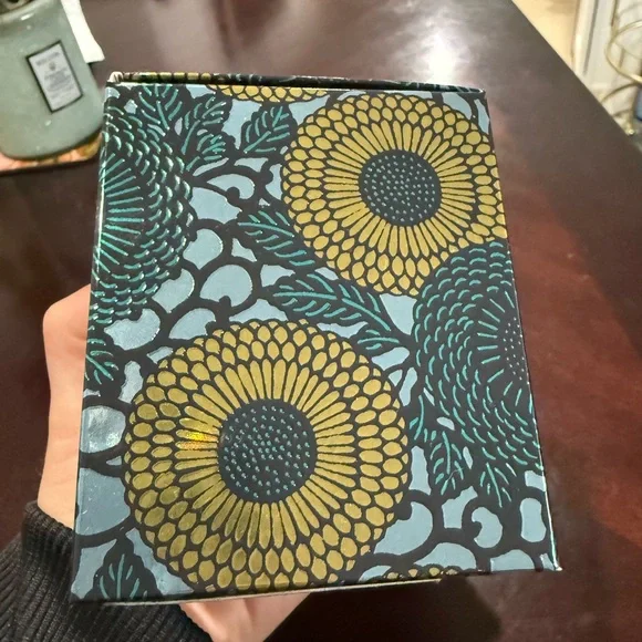 NWOT Voluspa French Cade Lavender Candle - Blue, Gold, Green - Picture 6 of 7